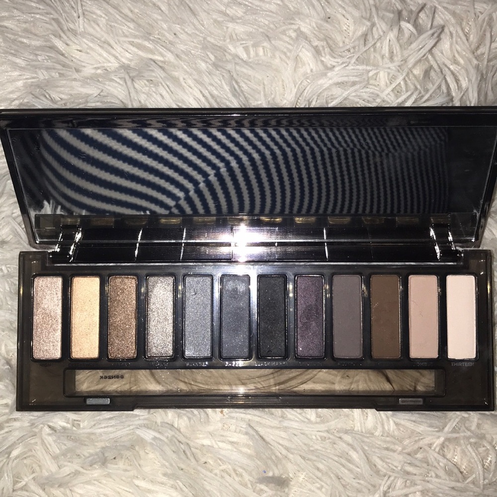 Urban Decay Smoky eyeshadow palette